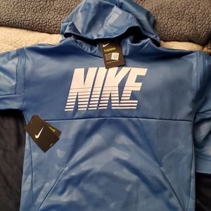 NEW NIKE BOYS LG SWEATSHIRT